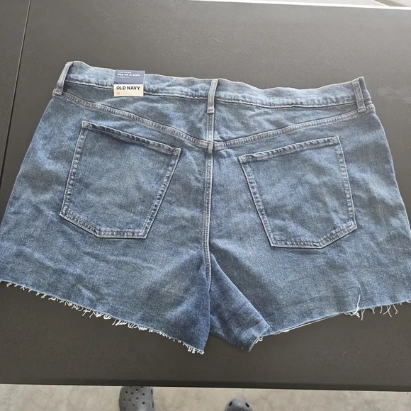 Old Navy High Rise Secret Smooth Pockets Straight Plus Size Button Fly shorts - Picture 3 of 10